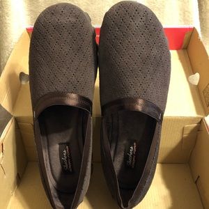 SKECHERS CHOCOLATE MEMORY FOAM SLIP ON SHOES 10